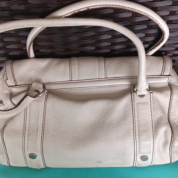 Michael Kors Creamy White Shoulder Bag with Silver Hardware. Preloved - Picture 4 of 9